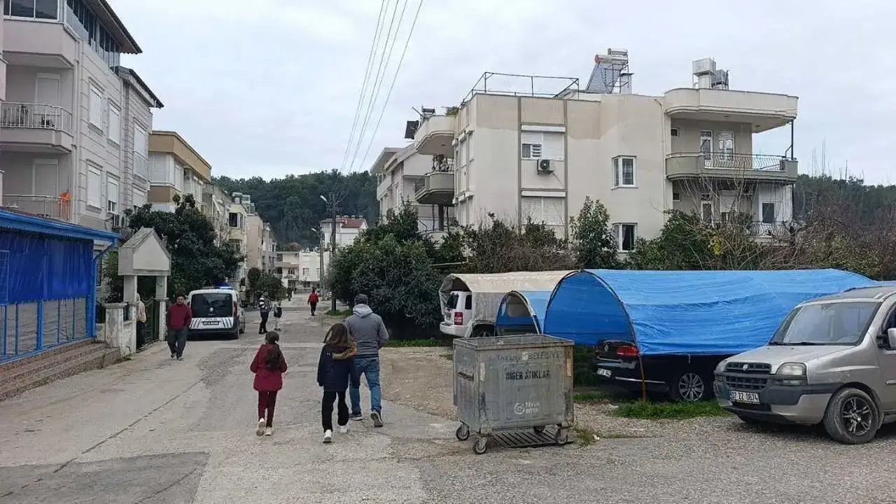 Manavgat’ta Mutfaktan Yükselen Dumanlar Sokağı Ayağa Kaldırdı 3